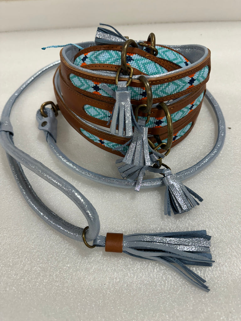Collier en cuir avec perles tissées fait main